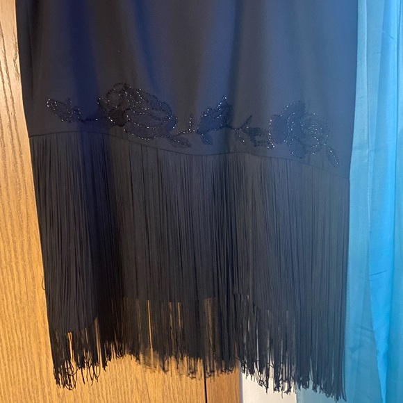 Moshita contour woman’s embleshed suit set - Picture 11 of 13